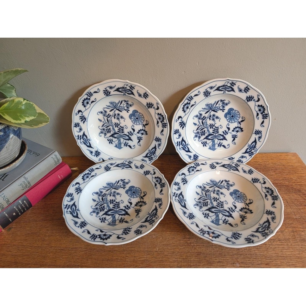 Blue Danube Rim Soup Bowls Set of 4 Blue Onion Pattern Scalloped Japan 8.5" (B)